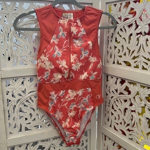 NWT OP ocean pacific floral one piece swimsuit surf suit. Small.